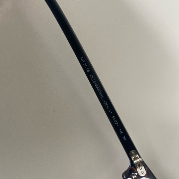 Like New Ray-Ban Sunglasses Women - Picture 5 of 6